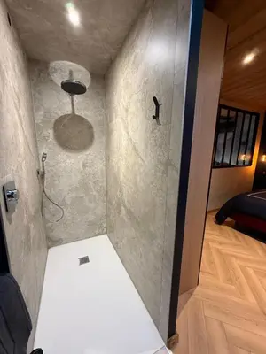 Salle de bains dans l'établissement Le Petit Nid D'Amour