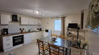 Cuisine ou kitchenette dans l'établissement Hébergement dans le vignoble du Mâconnais