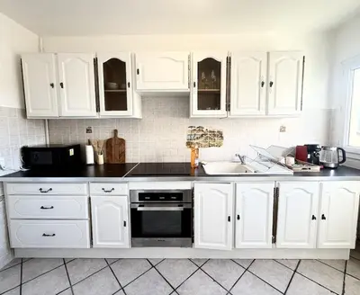 Cuisine ou kitchenette dans l'établissement Apartment for 4 people