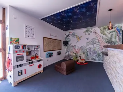 Télévision ou salle de divertissement dans l'établissement Studio avec jacuzzi privatif - 6 pers. - API-1-52-1964