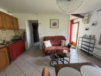 Cuisine ou kitchenette dans l'établissement Maison conviviale à Rouvray avec jardin - 30 m²