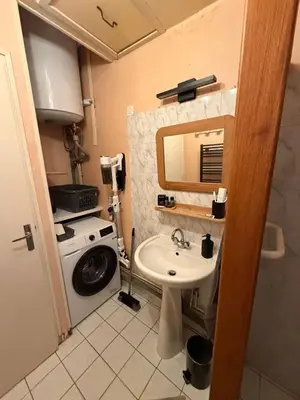 Salle de bains dans l'établissement Maison conviviale à Rouvray avec jardin - 30 m²