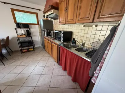 Cuisine ou kitchenette dans l'établissement Maison conviviale à Rouvray avec jardin - 30 m²