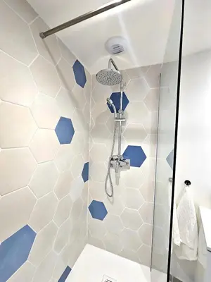 Salle de bains dans l'établissement Le Santorin