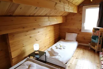 Un ou plusieurs lits dans un hébergement de l'établissement Le Nid du Lac, Chalet à côté du lac Chalain