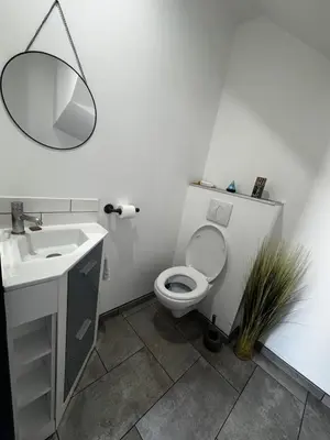 Salle de bains dans l'établissement Le 22 - Maison Alésia - 3 chambres - 1 piscine