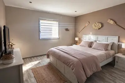 Un ou plusieurs lits dans un hébergement de l'établissement Le 22 - Maison Alésia - 3 chambres - 1 piscine