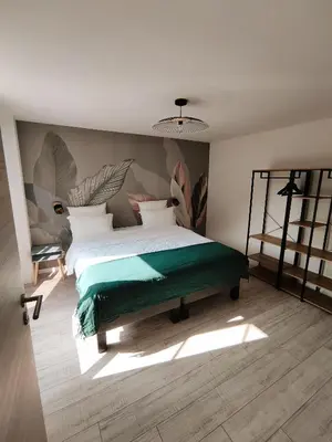 Un ou plusieurs lits dans un hébergement de l'établissement Gte du Moulin Brochat 4 toiles avec espace jacuzzi commun