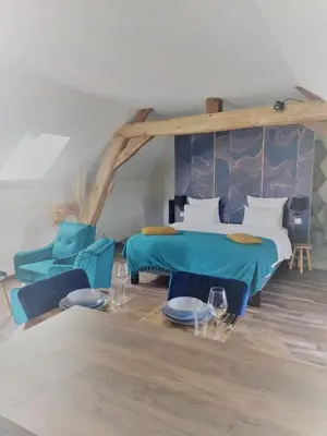 Un ou plusieurs lits dans un hébergement de l'établissement Gte du Moulin Brochat 4 toiles avec espace jacuzzi commun