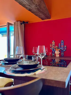 Boissons dans l'établissement La Jouvence - Appartements à thème, avec balcon vue Saône et climatisés