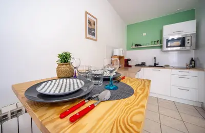 Cuisine ou kitchenette dans l'établissement Calme en plein cœur du quartier historique