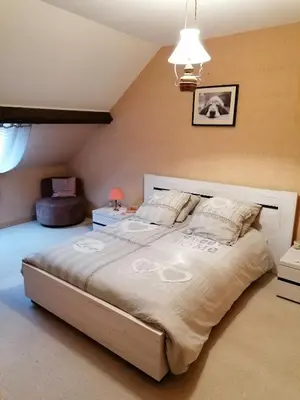 Un ou plusieurs lits dans un hébergement de l'établissement Chambre et salon indépendants chez l'habitant