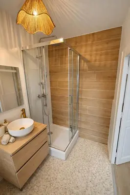 Salle de bains dans l'établissement Le Nid de Lily