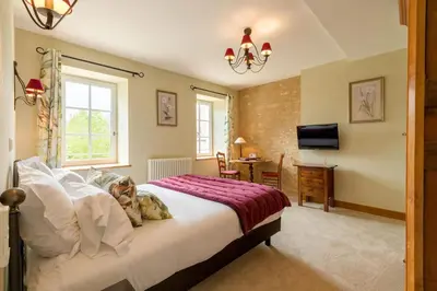 Télévision ou salle de divertissement dans l'établissement Hôtel Le Clos