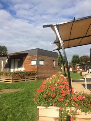 Jardin de l'établissement Camping Du Paquier Fané