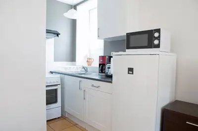 Cuisine ou kitchenette dans l'établissement Gite la Maison du Tonnelier