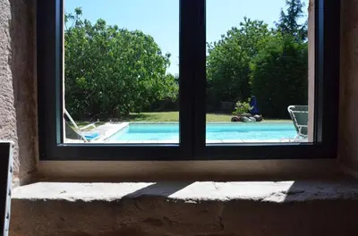 Piscine de l'établissement La Ruelle au Verjus ou située à proximité