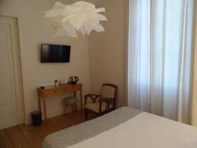 Un ou plusieurs lits dans un hébergement de l'établissement Le Cercle Chambres climatisées