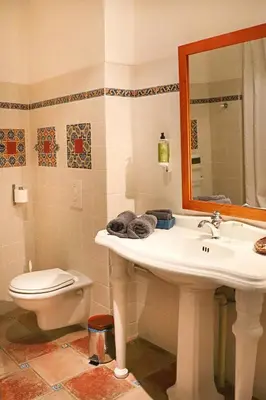 Salle de bains dans l'établissement Logis Hôtel La Villa Boucicaut