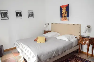 Un ou plusieurs lits dans un hébergement de l'établissement Logis Hôtel La Villa Boucicaut