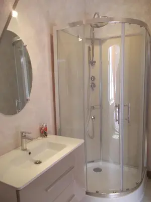 Salle de bains dans l'établissement Auberge du Morvan