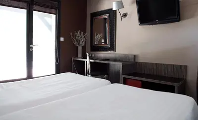 Télévision ou salle de divertissement dans l'établissement Hôtel La Gentilhommière