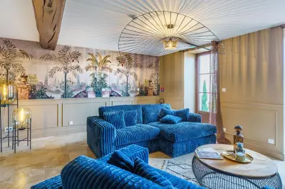Coin salon dans l'établissement Hôtel Le Clos des Arts