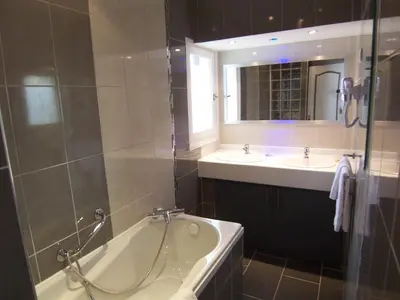 Salle de bains dans l'établissement Hôtel Du Stade