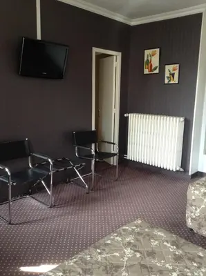 Télévision ou salle de divertissement dans l'établissement Hôtel Du Stade
