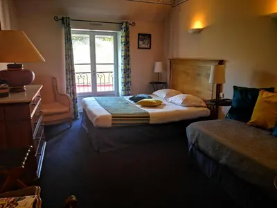 Un ou plusieurs lits dans un hébergement de l'établissement Hostellerie du Val d'Or