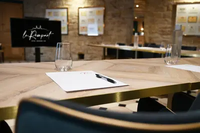 Restaurant ou autre lieu de restauration dans l'établissement Hôtel Le Rempart