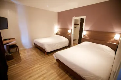 Un ou plusieurs lits dans un hébergement de l'établissement Hôtel Montchapet Dijon Centre
