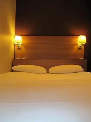 Un ou plusieurs lits dans un hébergement de l'établissement Hôtel Montchapet Dijon Centre