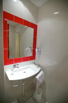 Salle de bains dans l'établissement Hôtel Montchapet Dijon Centre
