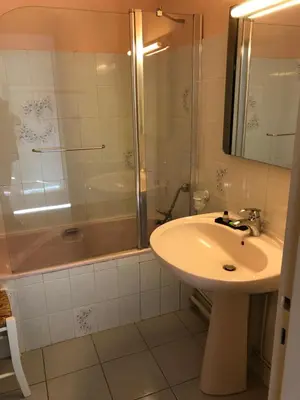 Salle de bains dans l'établissement Hotel Restaurant Saint-Benoit