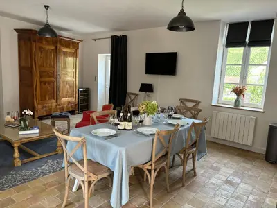 Télévision ou salle de divertissement dans l'établissement La Maison des Belles Filles