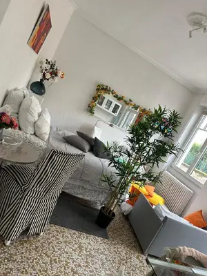 Coin salon dans l'établissement IDÉAL ART DÉCO compris un parking privé sécurisé Darcy Liberté centre Gare-Ville