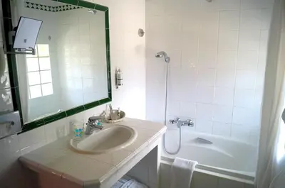 Salle de bains dans l'établissement Château de Fleurville & Spa