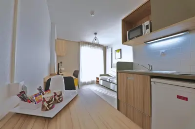 Cuisine ou kitchenette dans l'établissement Apparteo Dijon