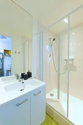 Salle de bains dans l'établissement Apparteo Dijon