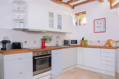 Cuisine ou kitchenette dans l'établissement The Mews