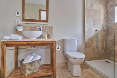 Salle de bains dans l'établissement Charmot de Pommard