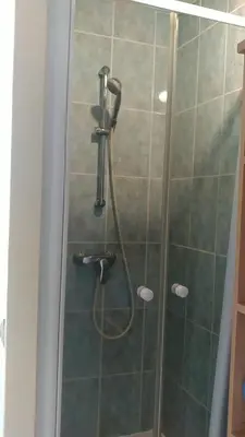 Salle de bains dans l'établissement Auberge du Vieux Moulin