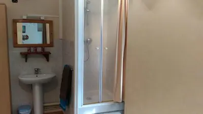 Salle de bains dans l'établissement Auberge du Vieux Moulin