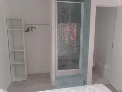 Salle de bains dans l'établissement Auberge du Vieux Moulin