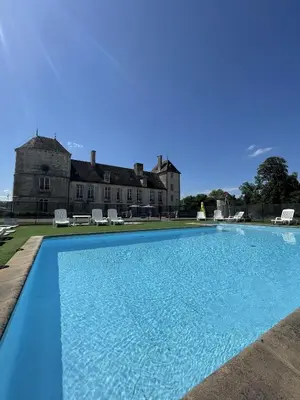 Piscine de l'établissement Château de la Berchère ou située à proximité