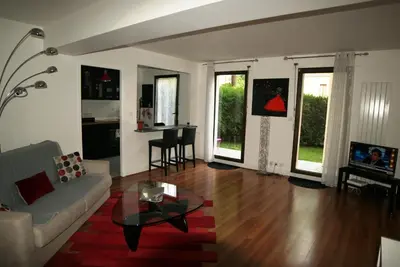 Télévision ou salle de divertissement dans l'établissement Appartement Le Louvre