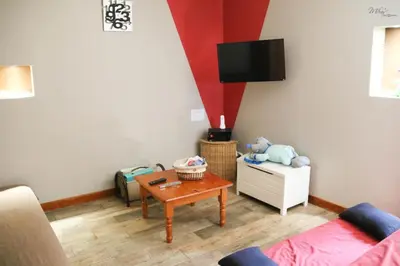 Télévision ou salle de divertissement dans l'établissement Gîte De La Souris Verte