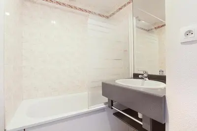 Salle de bains dans l'établissement Neoresid - Résidence Clos Morlot