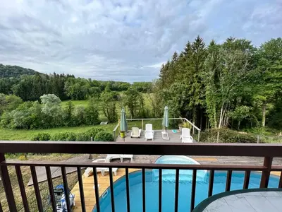 Piscine de l'établissement gîtes des planchettes ou située à proximité